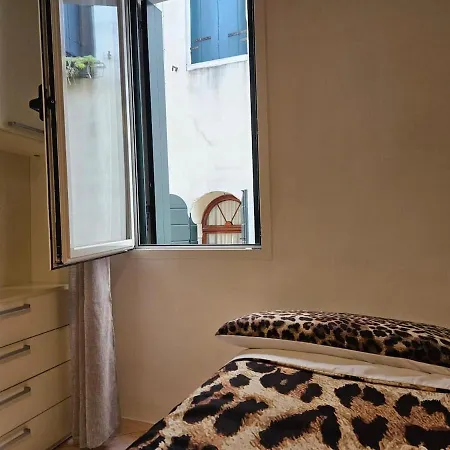 Paradise Wi-fi Apartman Velence
