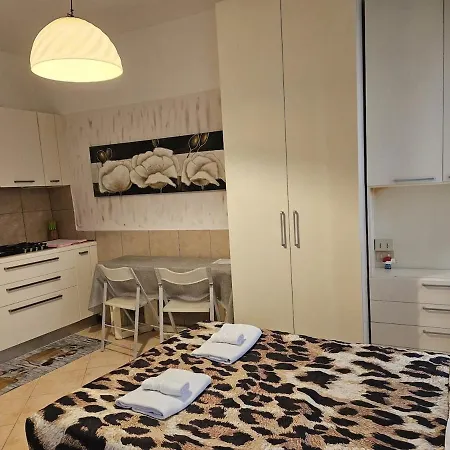 Paradise Wi-fi Apartman Velence