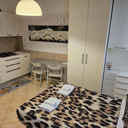 Paradise Wi-fi Apartman Velence